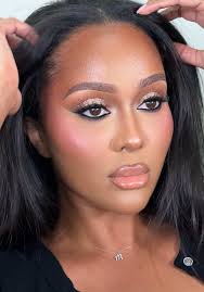 A flawless soft glam for my gorgeous client @Mary 💕 Her request? A defined  cheek contour, gold eye shimmer and dark eyeliner. I'm in love with how it  turned out 😍 MUA