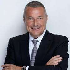 Schwab: Michael Klar leitet E-Commerce