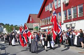 Barnetoget i halden sentrum fredag 17 mai 2019. Her Gar Arets 17 Mai Tog Fitjarposten