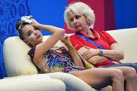 Согласно расписанию, которые предоставили организаторы этого чемпионата. Skandal V Hudozhestvennoj Gimnastike Peticiya Protiv Pobed Rossii Chempionat