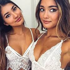 Top FüR Donna Pizzo: camomilla, Top sexy in pizzo, top senza pancia e  spalle scoperte, top con scollo a V, bianco, L : Amazon.it: Moda