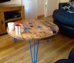 1001 Idees Que Faire Avec Un Touret Des Inspirations Recup Meubles Shabby Chic Table Basse Table Basse Ronde Bois