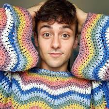 Daley, 27, was spotted in the stands during the women's 3m springboard final on day 9 of this year's olympic games, and he passed the time between dives knitting something out of pink and purple. Bzbuim5 Rq3aam