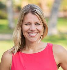 Laura Pitts's Instagram, Twitter & Facebook