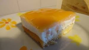 Dann den teig mit einer gabel einstechen und die quarkmasse aufs blech geben. Ww Pfirsich Quark Schnitten Youtube