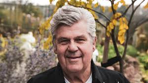 Fortfarande händer det att jag drömmer om Curt”