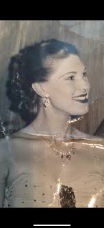 Can you edit old photo to open eyes?