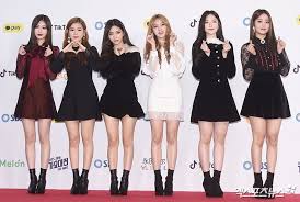 Stars Shine On Red Carpet At 2018 Sbs Gayo Daejeon Soompi Fashion Casual Outfits Red Carpet Dresses