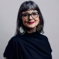 Stephanie Hutter's Instagram, Twitter & Facebook