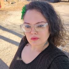 Victoria Farris's Instagram, Twitter & Facebook