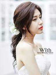 With Beauty Salon In Korea Korean Style Wedding Make Up Korean Wedding Styling Korean Wo Trendy Wedding Hairstyles Korean Wedding Hair Engagement Hairstyles