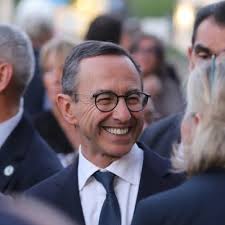 La sécurité est l'affaire de tous, et les maires jouent un rôle clé.  L'inauguration du commissariat de police de Sarrebourg témoigne d'un  partenariat solide avec la commune. Merci au Maire Alain Marty