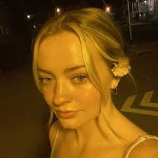 Karlie Thompson (@karliethompson)