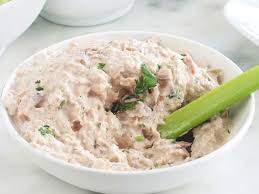 D'ailleurs à y regarder de plus près, vous y trouvez une boîte de thon émietté. Rillettes De Thon Express Avec Du Thon En Boite Recette Par Cuisine Culinaire