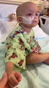 Que desespero dessa mãe!😭Após hospital desistir de tratar seu filho com câncer, Thaís foi parar em São Paulo, na capital, em busca de uma última chance de salvá-lo. Samuel tem 4 aninhos