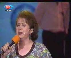 Emel Tascioglu Anam Aglar Basucumda Oturur Youtube Muzik Youtube Sarkilar