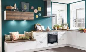 Cocinas blancas modernas muy luminosas. Cocina Blanca Grande Con Encimera Tono Roble