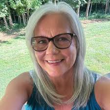 Weenie jazz IS the sound of the Atlanta airport & has been for as long as I  can remember. Whenever I hear weenie jazz somewhere else, it instantly  transports me to concourse