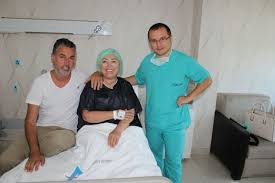 Yıldız, motosikletiyle seyir halindeyken arkadan gelen bir otomobilin çarpması sonucu ağır yaralandı. Seda Sayan In Enistesine Zayiflama Operasyonu Temiz Magazin