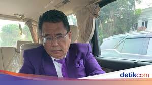 Presiden direktur jne mohammad feriadi saat diminta komentarnya mengirimkan sebuah gambar kepada detikcom. Dituduh Berafiliasi Dengan Ormas Tertentu Jne Gandeng Hotman Paris