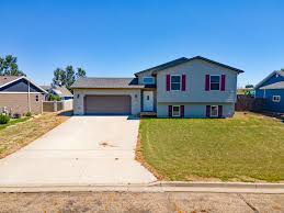 131 Clarke Road Lincoln Judy Maslowski 701 400 7516 Split Entry Near Lincoln Elementary New Shingles Doub In 2020 House Viewing Real Estate Property For Sale