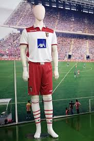 Sporting braga sent fans wild but braga aren't the only side who have committed a bizarre fashion crime when it has come to their. New Sporting Braga Kits 2012 13 Macron Sc Braga Jersey 2012 2013 Home Away Third Football Kit News