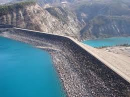 The lake is located on the border of both the lake serre poncon today supplies 16 hydroelectric power stations, which represents 10. Lac De Serre Poncon Le Barrage Bild Von Gap Hautes Alpes Tripadvisor