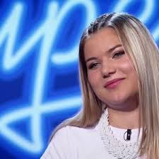 Cine este Rebeka Daniel, fata de 17 ani care i-a lăsat cu gura căscată pe  jurații de la SuperStar (Pro TV)