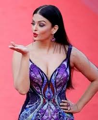 Aishwarya sexy busty hot milf bollywood actress cleavage pictures (1) |  Cute & Hot Actress Stills