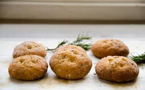 Come fare le focaccine con le patate? Ricetta Focaccine Con Patate Cotte A Vapore E Rosmarino Senza Glutine Cook