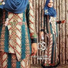 Navy adalah warna yang elegan dan glamour dengan riasan rambut yang sangat indah dan sangat berkelas menjadikan kamu terlihat menjadi. 20 Ide Baju Kurung Moden Kain Batik Jawa Jm Jewelry And Accessories