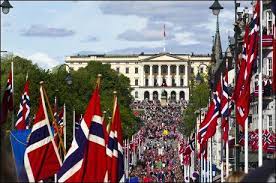 Klokka 13 ble rammene for programmet i hovedstaden 17. Karl Johans Gate Norway National Day Norway Oslo