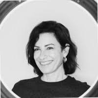 Rene Bendeck's Instagram, Twitter & Facebook