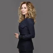 Lara Fabian Je Suis Malade Lyrics Genius Lyrics Je suis malade parfaitement malade t'arrives on ne sait jamais quand tu pars on ne sait jamais ou et ca va faire bientot deux ans que tu t'en fous comme a un rocher, comme a un peche je suis accrochee a toi je suis fatiguee, je suis epuisee de faire. lara fabian je suis malade lyrics
