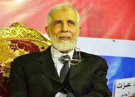محمود عزت در ۱۸ سالگی به اخوان المسلمین پیوست و در سال ۲۰۱۲ معاون رهبر اخوان المسلمین شد. Ù…Ø­Ù…ÙˆØ¯ Ø¹Ø²Øª Ø§Ù„ÙƒØ§Ù‡Ù† Ø§Ù„Ø£ÙƒØ¨Ø± Ù„Ù…Ø¹Ø¨Ø¯ Ø§Ù„Ø¥Ø®ÙˆØ§Ù† Ø§Ù„Ù…ØµØ±ÙŠ Ø§Ù„ÙŠÙˆÙ…