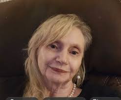 Karen Eslick's Instagram, Twitter & Facebook