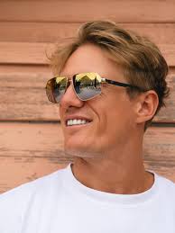 Giant whale splash in 4...3...2...1