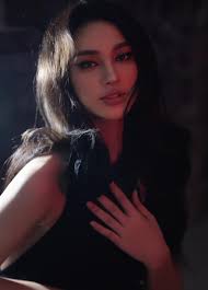 Hot girl Ê Đê đẹp như lai Tây mặc váy tôn vòng 1