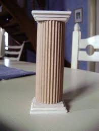 Column Plant Holder Corrugated Cardboard And 6 Wooden Squares Idees De Decoration Pour Halloween Miniatures Pour Maison De Poupee Meuble Recyclage