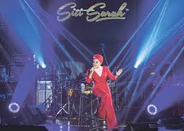 The theme of the night was my hero, in which each contestant sings a song from their favourite singer. Showbiz Siti Sarah Wows In Mini Showcase