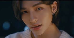 200118 hyunjin # teaser 1teaser (i.redd.it). 39jtuqlgoeydwm
