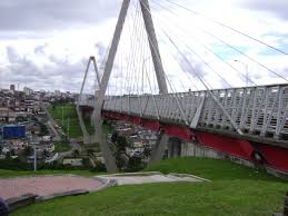 El alcalde de pereira, anunció una recompensa de 50 millones por los responsables de la muerte de un joven en el viaducto y otros dos heridos. Webrafia Viaducto De Pereira