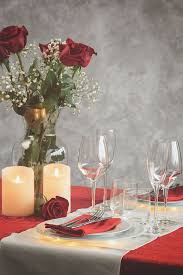 7 Decorazioni Romantiche Fai Da Te Per San Valentino Tavolo Romantico Tavoli Da Pranzo Servizi Da Tavola