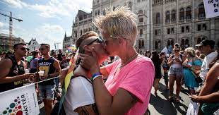 Letöltöttük az idei budapest pride felvonulás rendőrségi előíró határozatát. Index Belfold Bekes Oromunnepkent Haladt At A Fovaroson A 24 Budapest Pride Percrol Percre