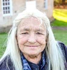 Eloise Mueller's Instagram, Twitter & Facebook