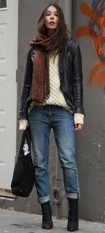 We've found some chic street style looks that you'll want to copy and paste into your wardrobe asap. Wie Blaue Boyfriend Jeans Mit Schwarzer Lederjacke Zu Kombinieren 22 Damen Outfits 2021 Lookastic
