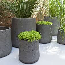 Castorama 30 Nouveautes Pour La Terrasse Et Le Jardin Pot Ciment Castoramaprix 39 Pour La Saison Printemps Ete 20 Avec Images Deco Jardin Jardins Pot De Fleurs