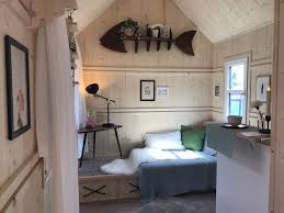 Das tiny haus von ökoausbau ist zwar optisch keine architektonische schönheit und auch innen eher schlicht stilecht ist auch die innenausstattung mit klassischen holzverzierungen und traditionellen. Tiny House Ii Innenansicht Tiny House Diekmann
