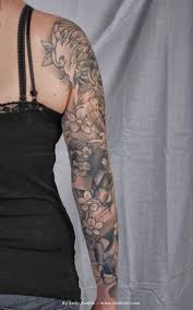 Black And White Womens Black And White Flower Sleeve Tattoo Black And White Flower Sleeve Tatoeage Ideeen Tatoeage Japanse Mouw