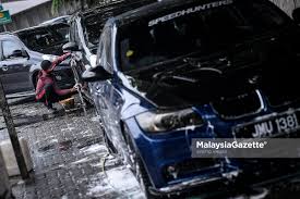 Mencuci baju bayi dan menghilangkan kekotoran dari pakaian si manja mungkin tugas yang bosan dan memakan masa. Daily Life Pusat Mencuci Kereta Kena Serbu